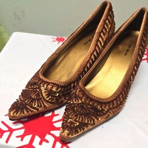 NWT TOP MODA beaded Pump Sz 7.5